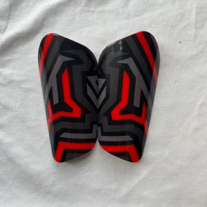 Customized logo Football Shin Guards DIY Children Adult Sports Leggings to Enhance Sports Safety Black and Red Stripes