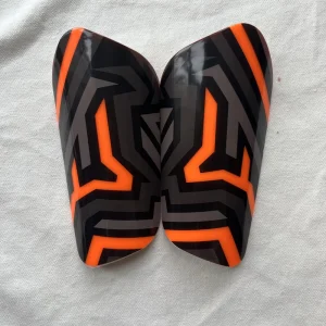 Customized logo Football Shin Guards DIY Children Adult Sports Leggings to Enhance Sports Safety Black and orange Stripes