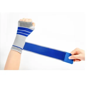 Professional Wrist Support Brace Wrap Neoprene Insulated Performance Support for Weightlifting Gym Sports Pull on